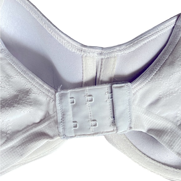 Bali Comfort Revolution Shaping Underwire Bra - Picture 11 of 12